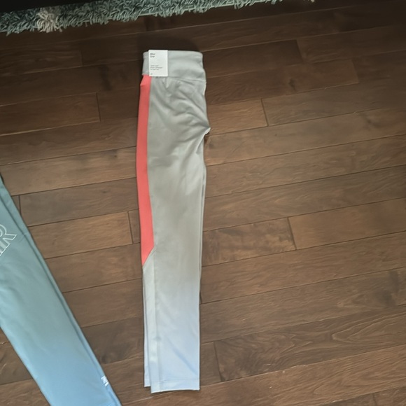 2 pair of Nike leggings! Size youth Large - Picture 2 of 7